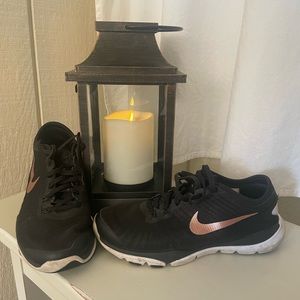 Women’s Nike fly wire athletic shoes